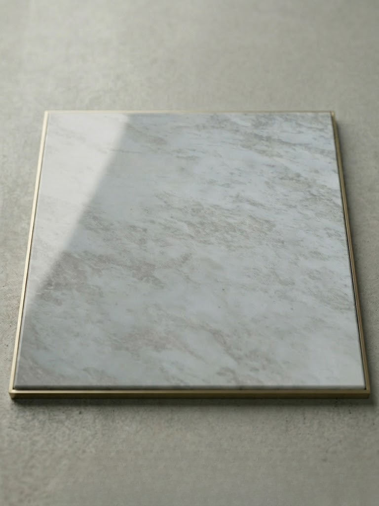 Forest Shadow Marmor – zartes Graugrün mit subtiler Aderung für Trophäenständer